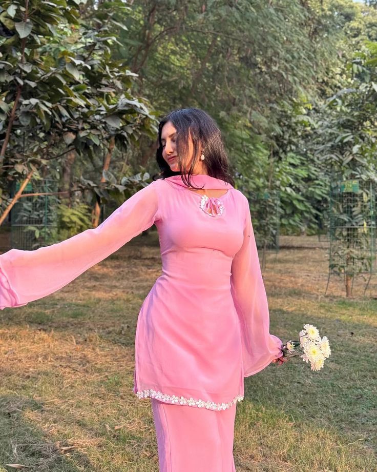 Gulabi Nazakat