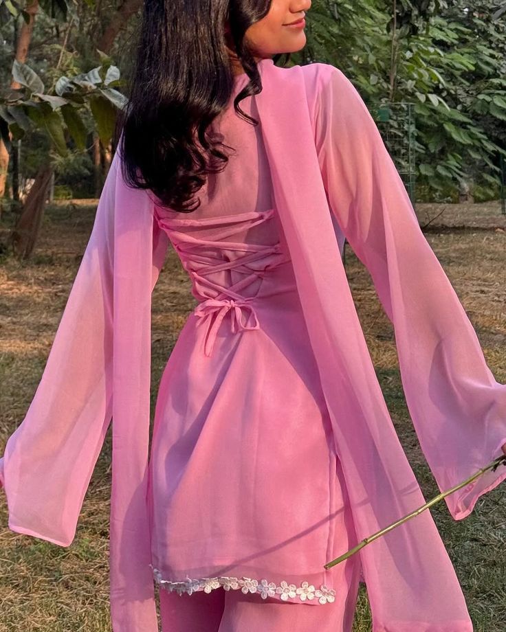 Gulabi Nazakat
