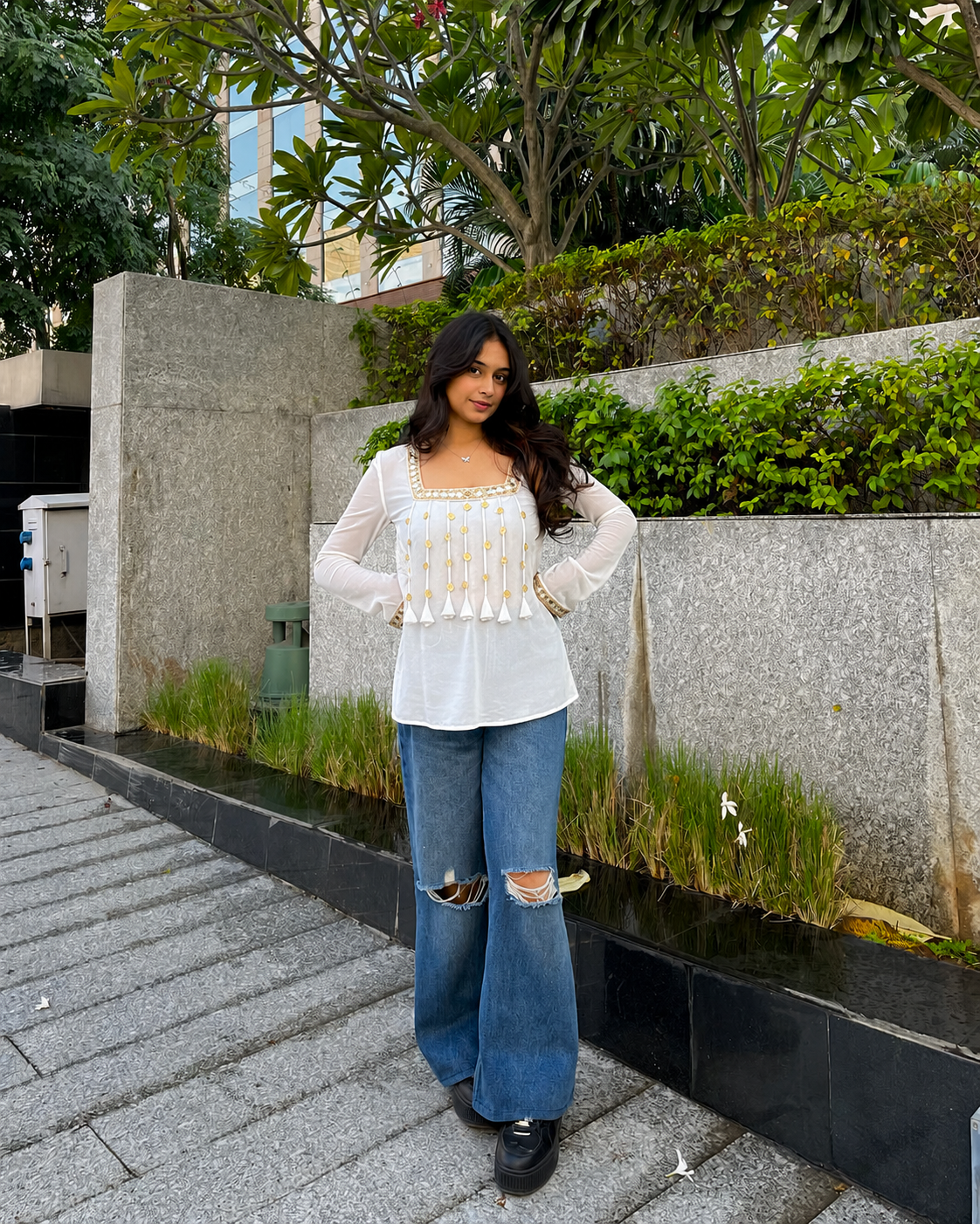 Safed Sitara Kurti