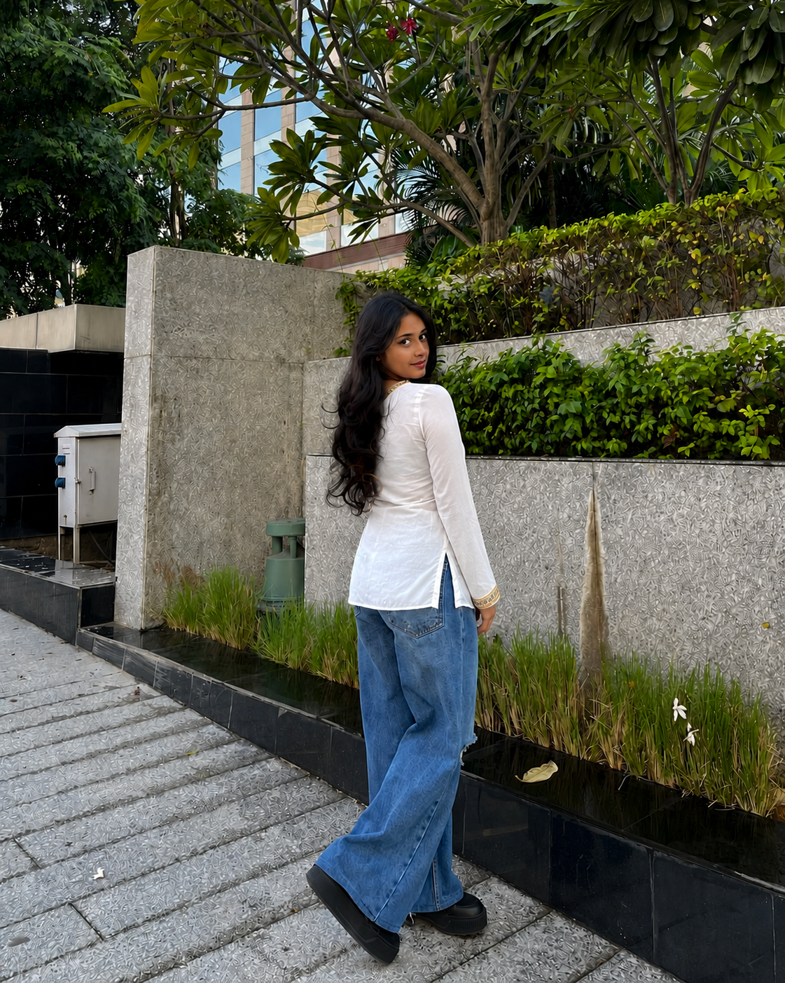 Safed Sitara Kurti