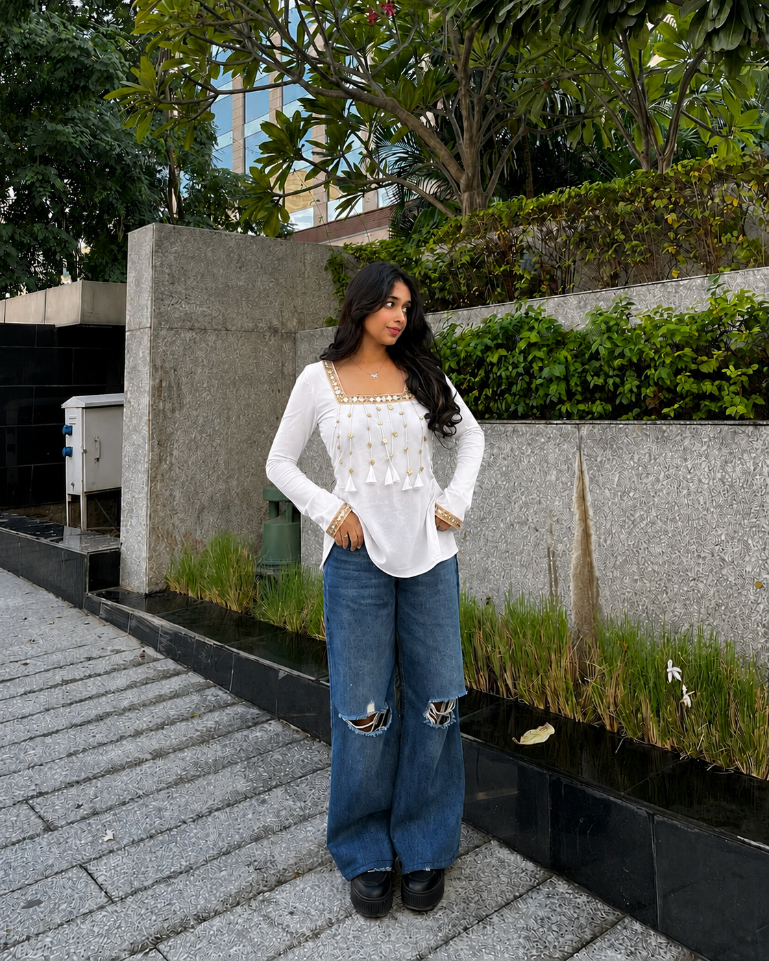 Safed Sitara Kurti