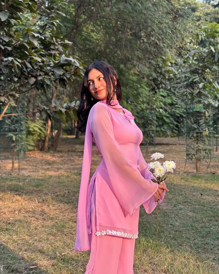 Gulabi Nazakat