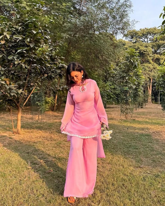 Gulabi Nazakat