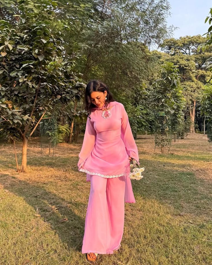 Gulabi Nazakat